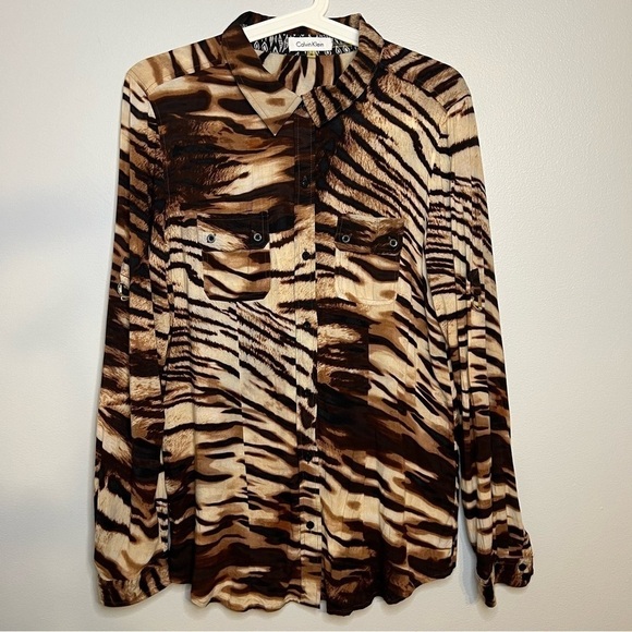 Calvin Klein Tops - Calvin Klein Size M Leopard print Long Sleeve Front Pockets Button Up Shirt